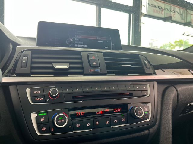 BMW寶馬 320I M SPORT  第12張相片