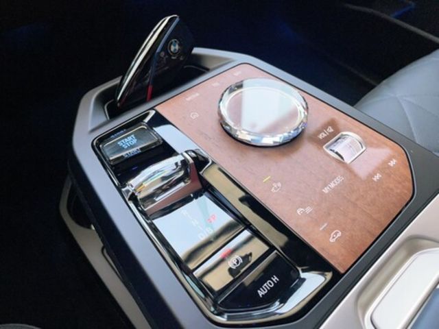 BMW寶馬 IX M60  第14張相片