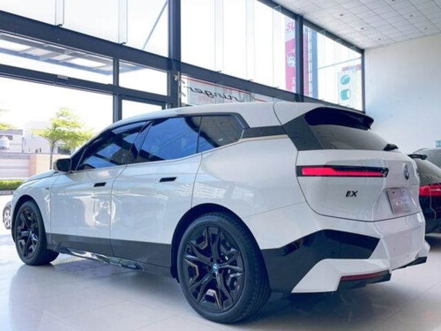 BMW寶馬 IX M60  第18張相片