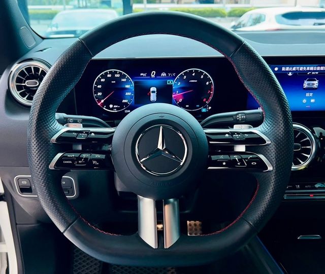M-BENZ賓士 GLA200  第8張相片