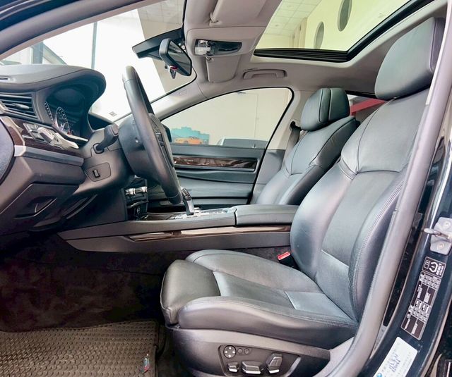 BMW寶馬 740LI  第7張相片