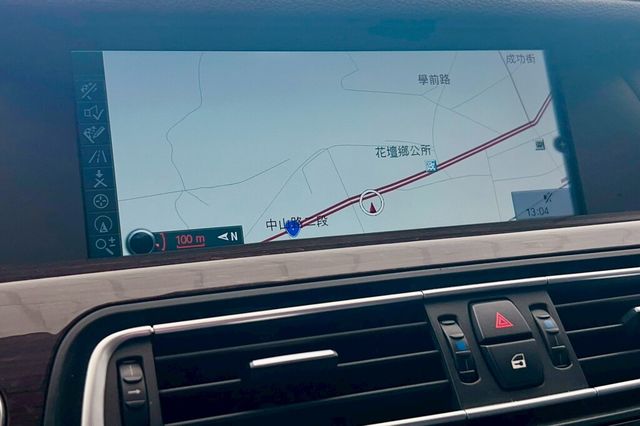 BMW寶馬 740LI  第11張相片