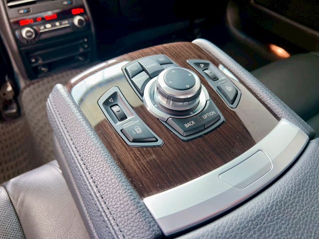 BMW寶馬 740LI  第16張相片