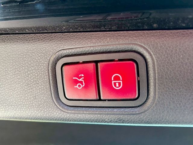 M-BENZ賓士 E200  第18張相片