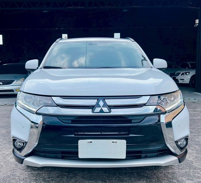 MITSUBISHI三菱 OUTLANDER  第2張相片