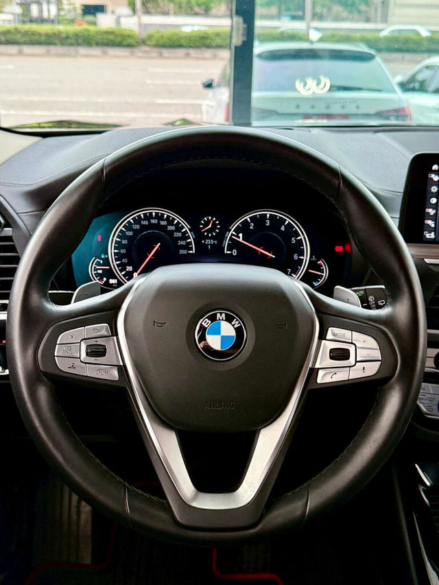 BMW寶馬 X3  第9張相片
