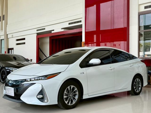 TOYOTA豐田 PRIUS PHV  第1張相片