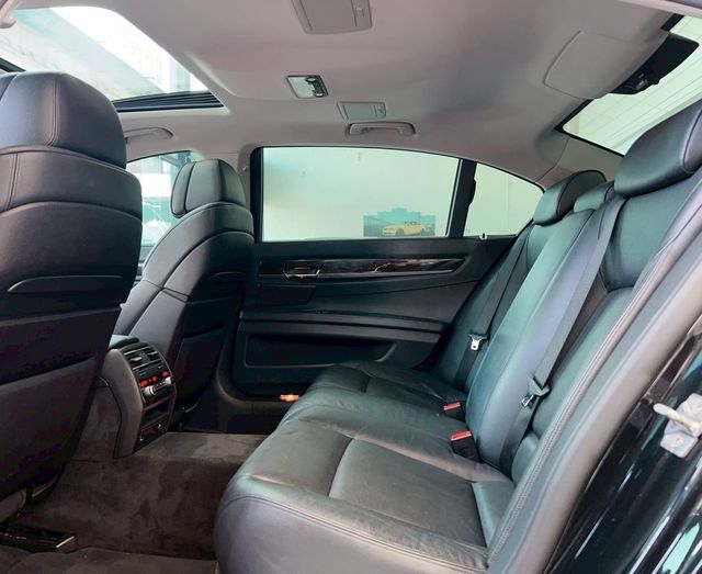 BMW寶馬 740LI  第16張相片