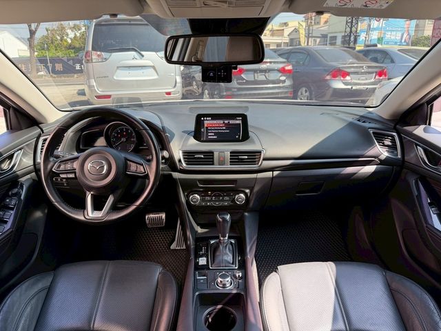 MAZDA馬自達 MAZDA 3  第16張相片