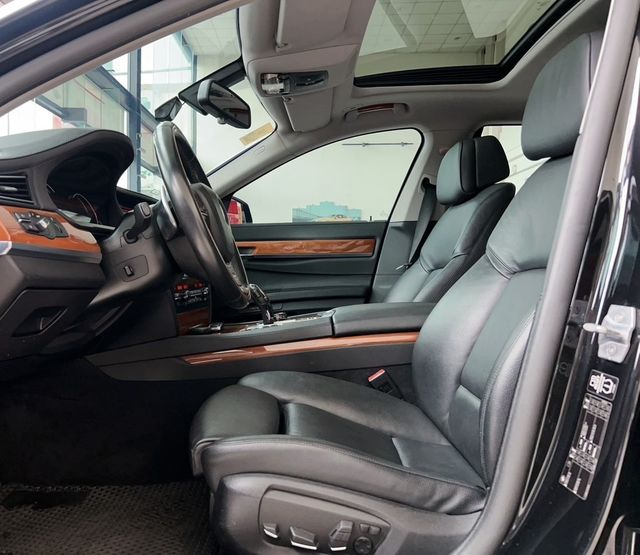 BMW寶馬 740LI  第8張相片