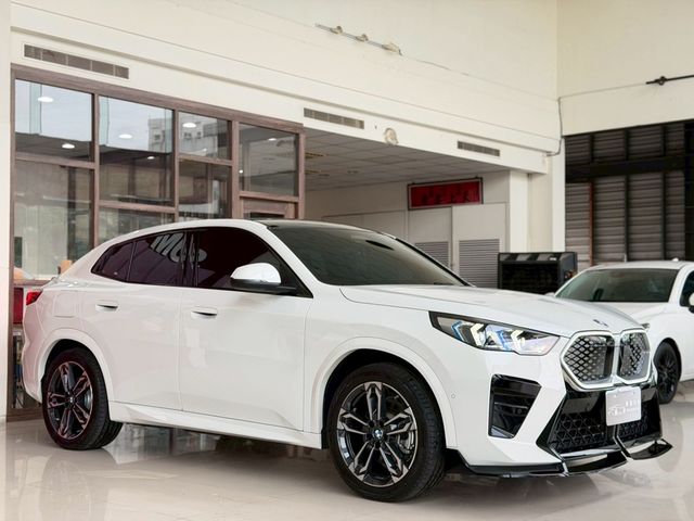 BMW寶馬 IX2 XDRIVE30  第3張相片
