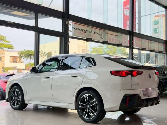 BMW寶馬 IX2 XDRIVE30  第16張相片