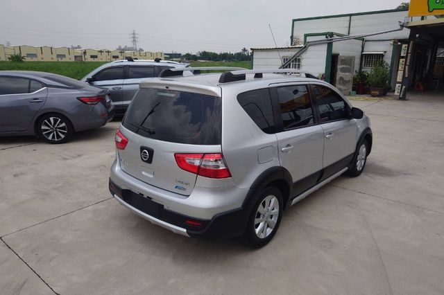 NISSAN日產 LIVINA  第3張相片