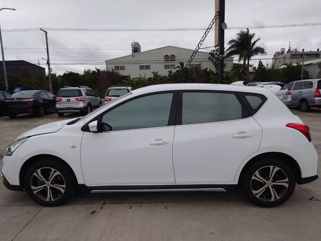 NISSAN日產 TIIDA  第8張相片