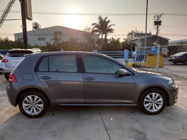 VOLKSWAGEN福斯 GOLF  第3張相片