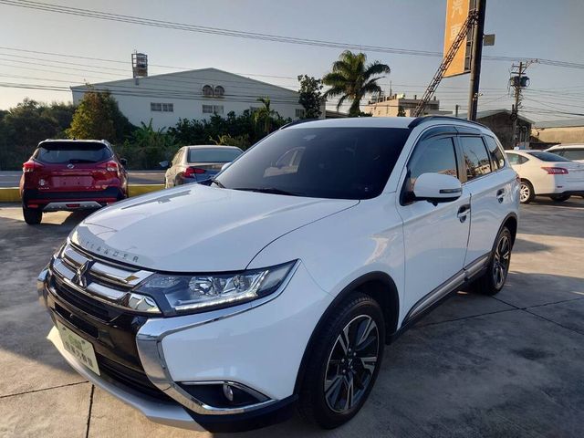 MITSUBISHI三菱 OUTLANDER  第1張相片