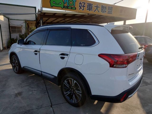 MITSUBISHI三菱 OUTLANDER  第4張相片