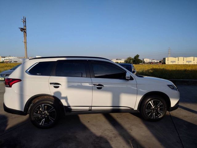 MITSUBISHI三菱 OUTLANDER  第5張相片