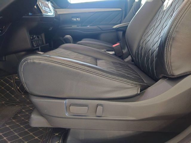 MITSUBISHI三菱 OUTLANDER  第14張相片