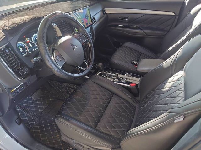 MITSUBISHI三菱 OUTLANDER  第15張相片