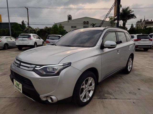 MITSUBISHI三菱 OUTLANDER  第1張相片