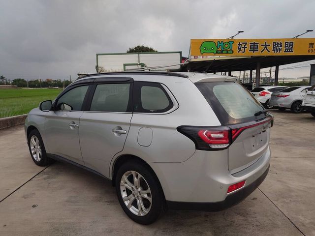 MITSUBISHI三菱 OUTLANDER  第3張相片
