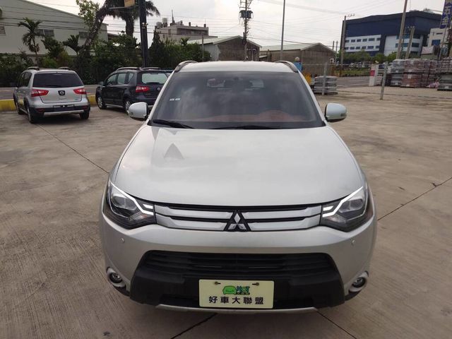 MITSUBISHI三菱 OUTLANDER  第4張相片