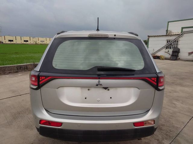 MITSUBISHI三菱 OUTLANDER  第8張相片