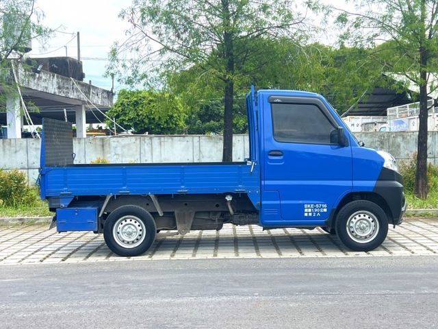 ✔稀少4WD✔原鈑件✔僅跑2萬✔升降尾門✔車斗鐵板✔底盤無鏽蝕✔無任何待修✔認證車✔兩年保固  第4張相片