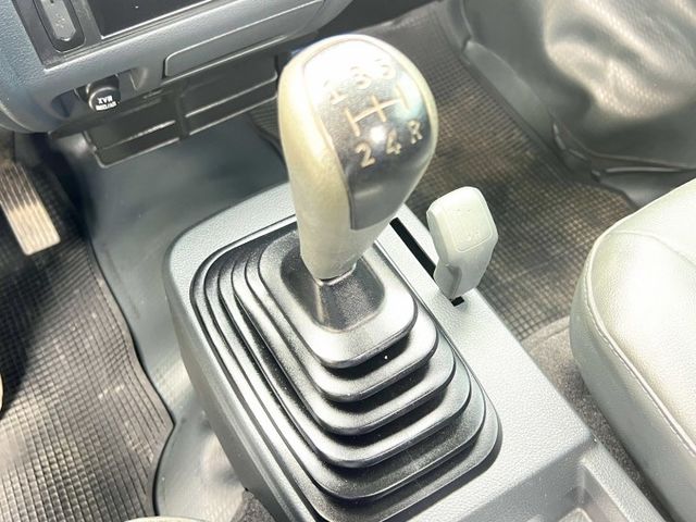 ✔稀少4WD✔原鈑件✔僅跑2萬✔升降尾門✔車斗鐵板✔底盤無鏽蝕✔無任何待修✔認證車✔兩年保固  第15張相片