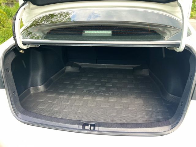 ✔尊爵+版✔全車原鈑件✔僅跑1萬6✔LED頭燈✔I KEY✔360環景✔盲點偵測✔電動椅✔認證車✔兩年保固  第8張相片