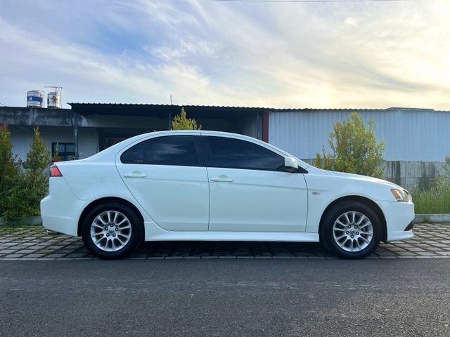 ✔Lancer iO 1.8躍動型✔原鈑件✔僅跑11萬✔一手車✔內外漂亮✔無菸✔無待修✔安卓機✔認證車  第4張相片
