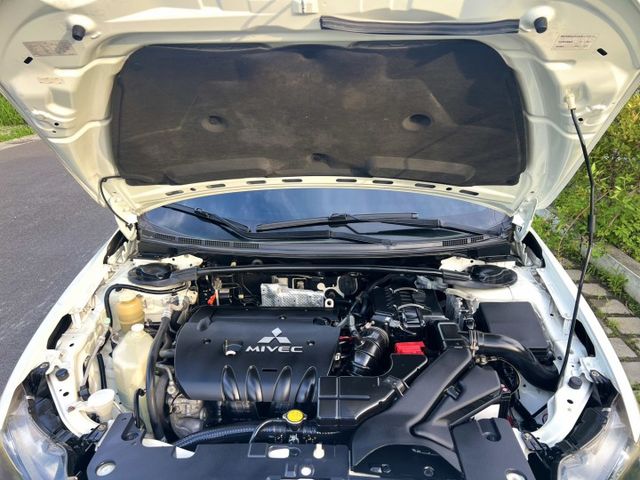 ✔Lancer iO 1.8躍動型✔原鈑件✔僅跑11萬✔一手車✔內外漂亮✔無菸✔無待修✔安卓機✔認證車  第8張相片
