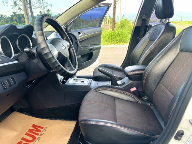 ✔Lancer iO 1.8躍動型✔原鈑件✔僅跑11萬✔一手車✔內外漂亮✔無菸✔無待修✔安卓機✔認證車  第11張相片