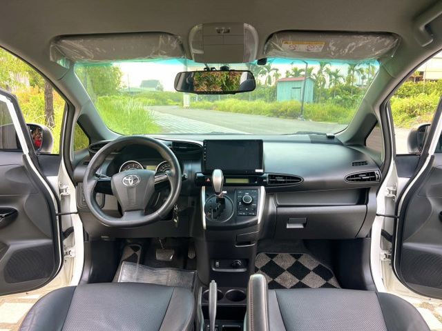 ✔七人座 經典版✔全車原鈑件✔僅跑11萬✔車況超美✔無待修✔無菸車✔安卓機✔後座出風口✔認證+保固  第9張相片