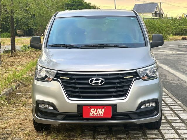 ✔尊貴版✔全車原鈑件✔僅跑11萬✔渦輪增壓✔八人座✔舒適商務車✔內外保養佳✔附認證+保固  第2張相片