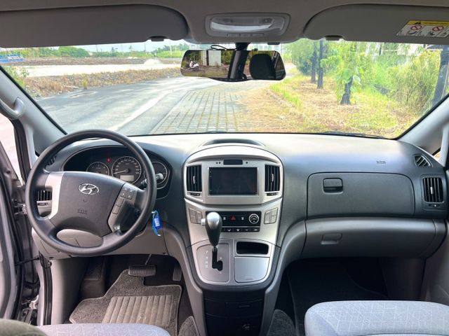 ✔尊貴版✔全車原鈑件✔僅跑11萬✔渦輪增壓✔八人座✔舒適商務車✔內外保養佳✔附認證+保固  第9張相片