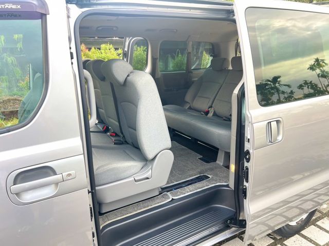 ✔尊貴版✔全車原鈑件✔僅跑11萬✔渦輪增壓✔八人座✔舒適商務車✔內外保養佳✔附認證+保固  第17張相片