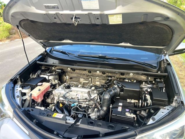 ✔2.0豪華版✔全車原鈑件✔僅跑11萬✔室內大空間✔I KEY✔LED頭燈✔電動椅✔方向盤快控✔認證車  第6張相片