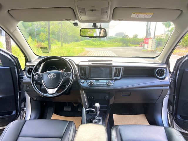 ✔2.0豪華版✔全車原鈑件✔僅跑11萬✔室內大空間✔I KEY✔LED頭燈✔電動椅✔方向盤快控✔認證車  第7張相片