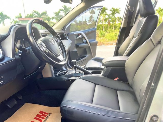 ✔2.0豪華版✔全車原鈑件✔僅跑11萬✔室內大空間✔I KEY✔LED頭燈✔電動椅✔方向盤快控✔認證車  第9張相片