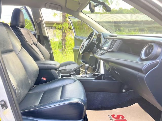 ✔2.0豪華版✔全車原鈑件✔僅跑11萬✔室內大空間✔I KEY✔LED頭燈✔電動椅✔方向盤快控✔認證車  第10張相片