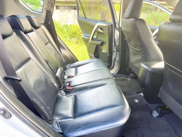 ✔2.0豪華版✔全車原鈑件✔僅跑11萬✔室內大空間✔I KEY✔LED頭燈✔電動椅✔方向盤快控✔認證車  第11張相片