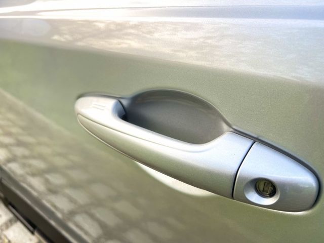 ✔2.0豪華版✔全車原鈑件✔僅跑11萬✔室內大空間✔I KEY✔LED頭燈✔電動椅✔方向盤快控✔認證車  第15張相片