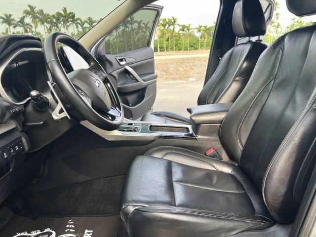 ✔卓越版✔里程保證✔升級安卓機✔360環景✔雙電動椅✔1.5渦輪✔盲點✔HUD抬頭✔附認證+保固  第11張相片