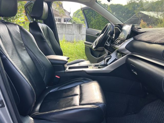 ✔卓越版✔里程保證✔升級安卓機✔360環景✔雙電動椅✔1.5渦輪✔盲點✔HUD抬頭✔附認證+保固  第12張相片