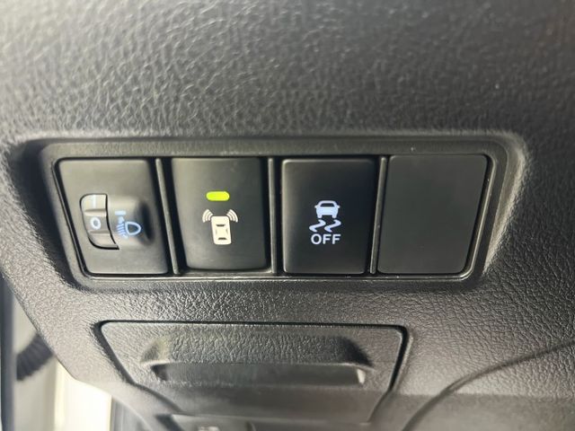 ✔經典版✔原鈑件✔僅跑6萬✔女用漂亮車✔CARPLAY✔電折後試鏡✔感應式頭燈✔循跡防滑✔附認證及兩年保固  第17張相片