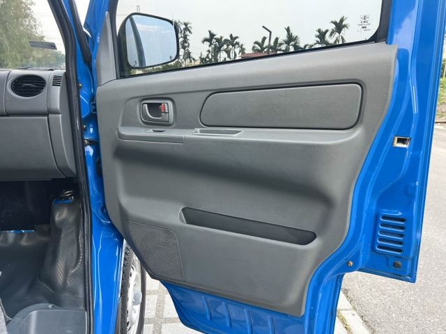 ✔1.3 手排✔伸縮棚可上升至180公分✔原鈑件✔僅跑12萬✔原廠保養紀錄✔倒車顯影✔附認證書及保固  第17張相片