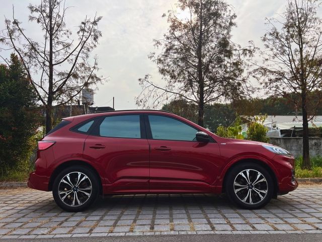 ✔頂級 ST-Line版✔原鈑件✔僅跑8萬✔美車況✔全程原廠保養✔原廠保固中✔AWD✔電尾門✔認證+保固  第4張相片