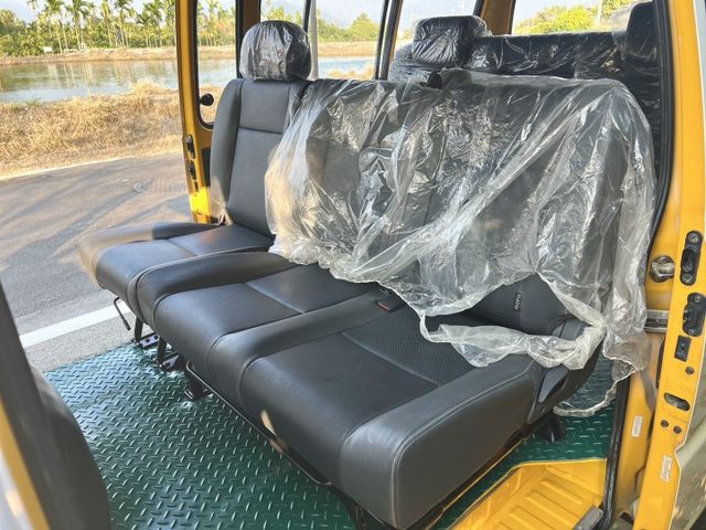 ✔手排 八人座 娃娃車改✔原鈑件✔僅跑13萬✔後座全新座椅✔全新烤漆✔無待修✔原廠保養✔附認證及保固  第12張相片